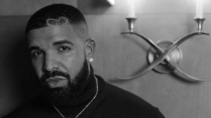Mulher que invadiu mansão de Drake entra com processo de restrição contra o rapper